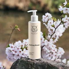 Why Choose This Purifying Mousse?Suitable for All Skin Types: Works beautifully on normal to oily skin.
 Multi-Benefit Formula: Cleanses, hydrates, and protects in one step.
Clean Beauty: Free from harmful chemicals and synthetic additives.